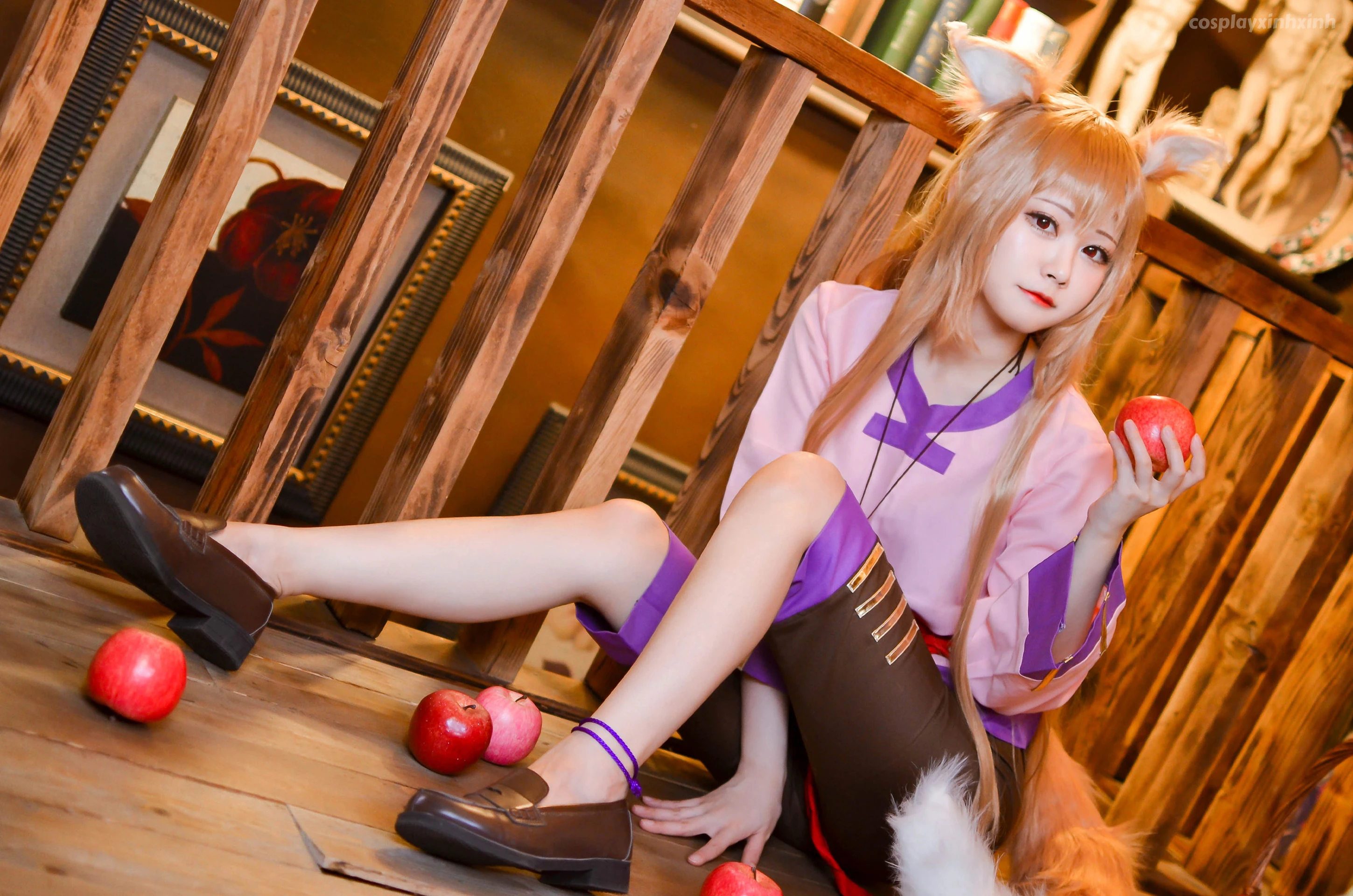 Arty Huang: Holo – Spice and Wolf - 2