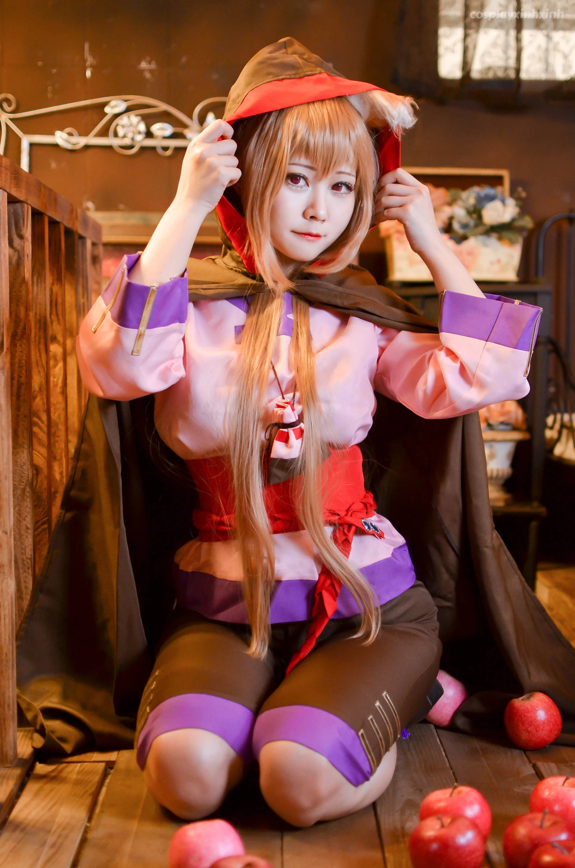 Arty Huang: Holo – Spice and Wolf - 6