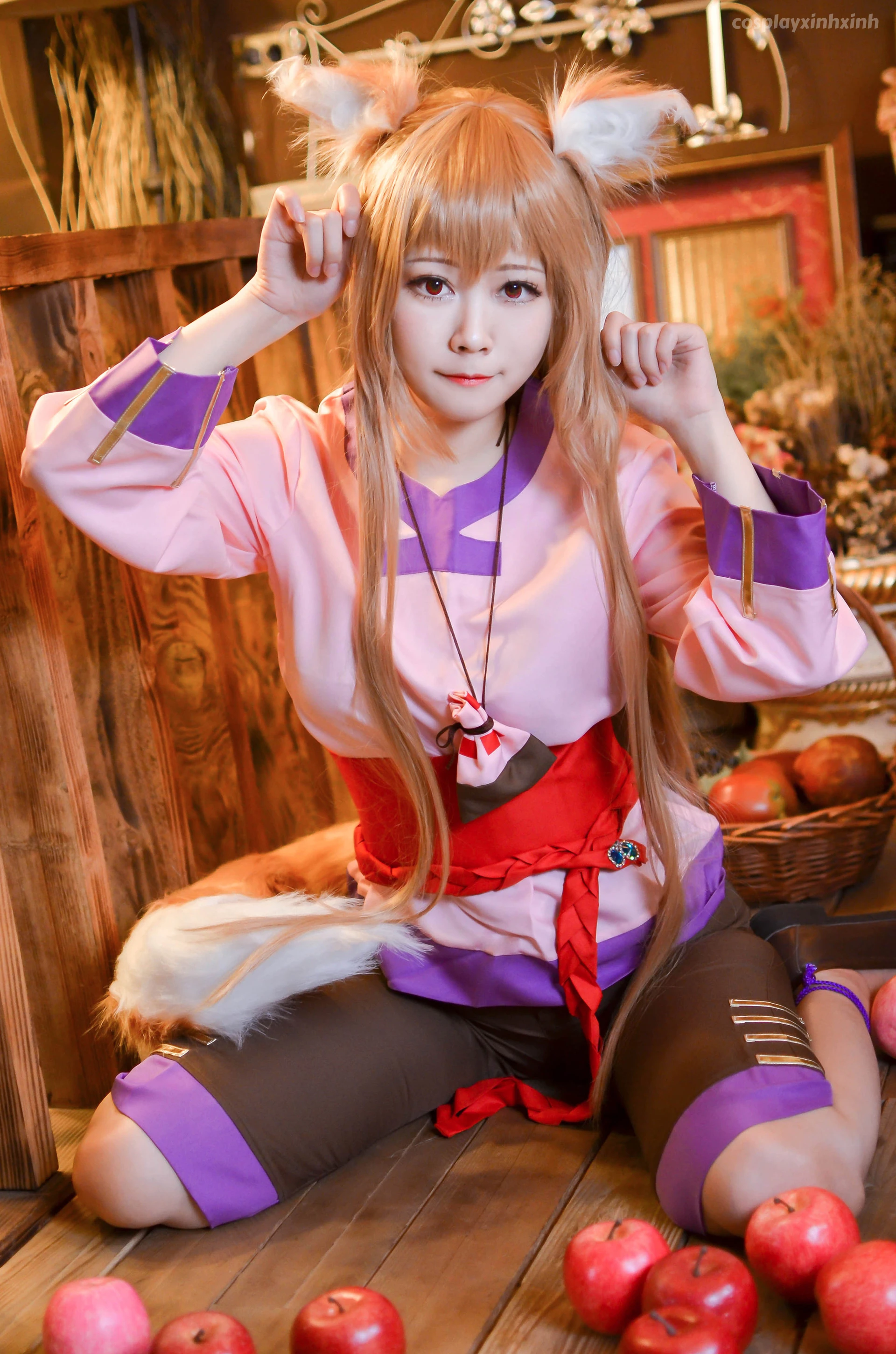 Arty Huang: Holo – Spice and Wolf - 7